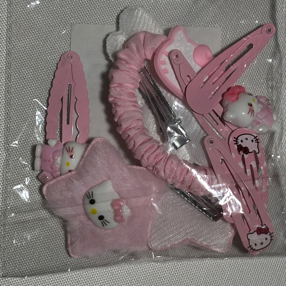 Hello Kitty Pink 10 piece Accessories Set